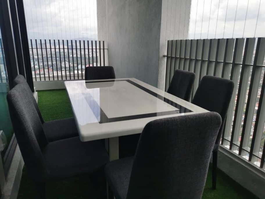 The Luxe, Klcc By Ch Homes 쿠알라룸푸르 외부 사진
